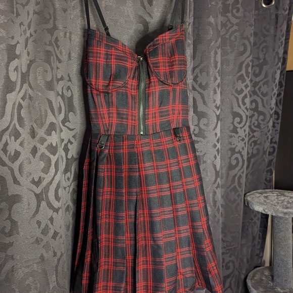 Plaid Dress with chain - Picture 1 of 2